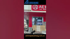 A fusão das duas cores combina com a experiência elegante e confortável procurada pela barbearia