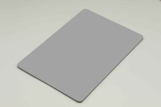 3 mm Painel ACP revestido de PE de lado duplo Folha ACM Espectro diversificado de propriedades resistentes ao fogo